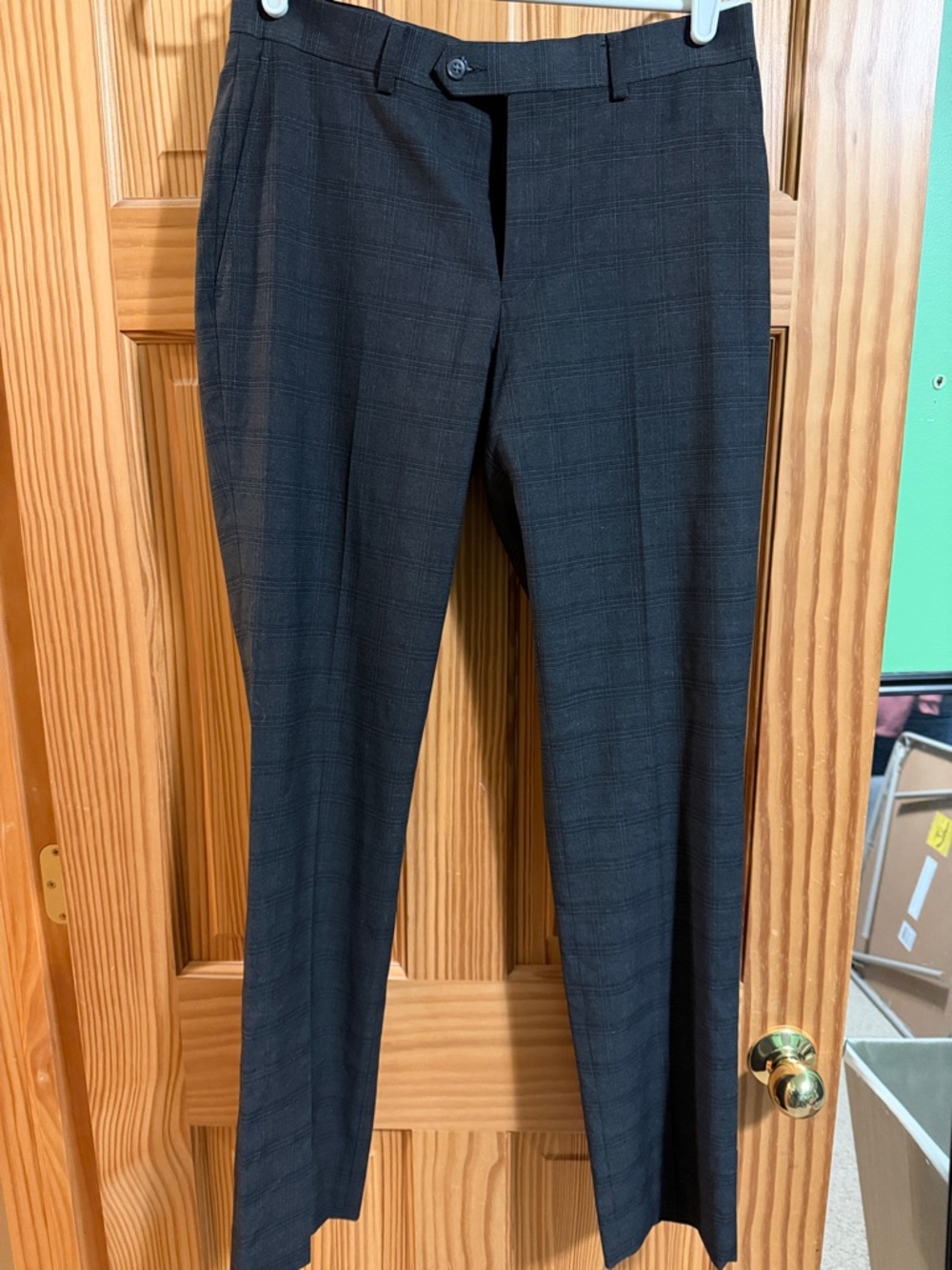Men’s dress pants, Apt 9 slim fit dark gray with a plaid pattern, 29x32